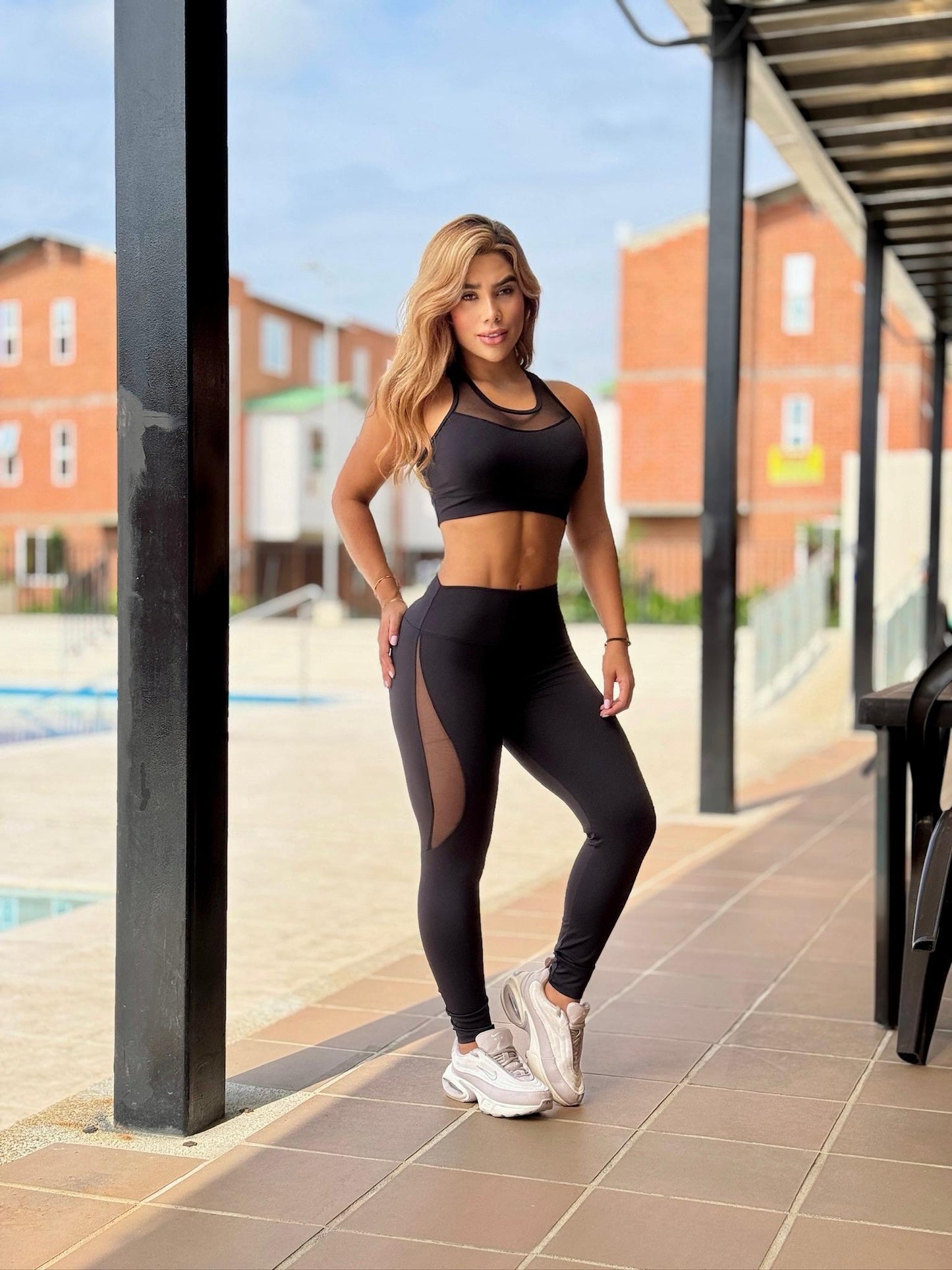 Conjunto de pantalón deportivo y top